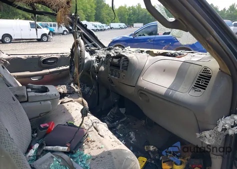 2001 Ford F-150 Lariat/Xl/Xlt z USA, uszkodzony, nr VIN 1FTRX18L51NA38125